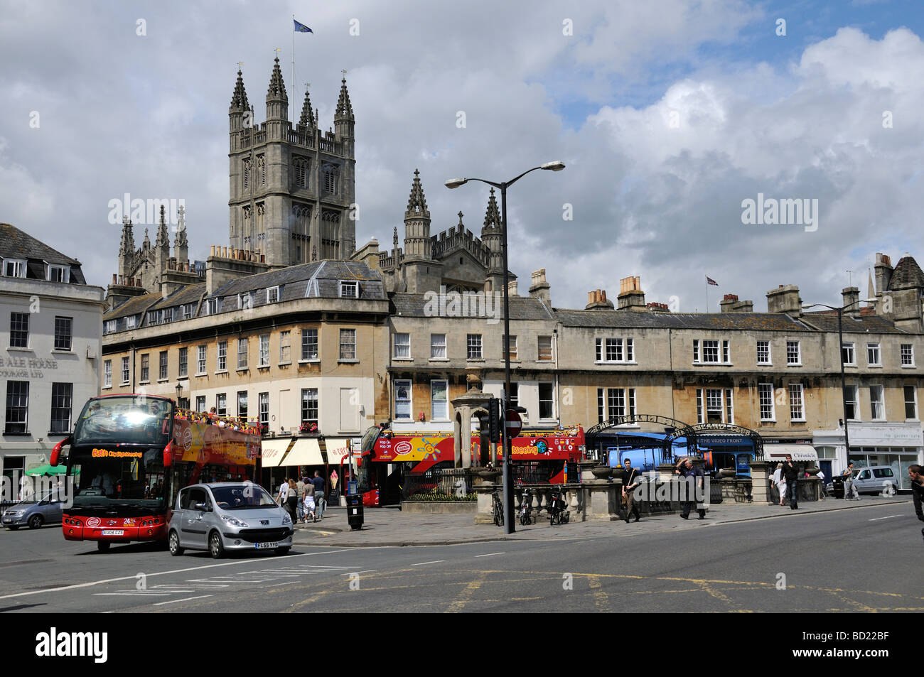 Ansicht der Abteikirche von Bath von Orange Grove Verkehrsinsel Stockfoto