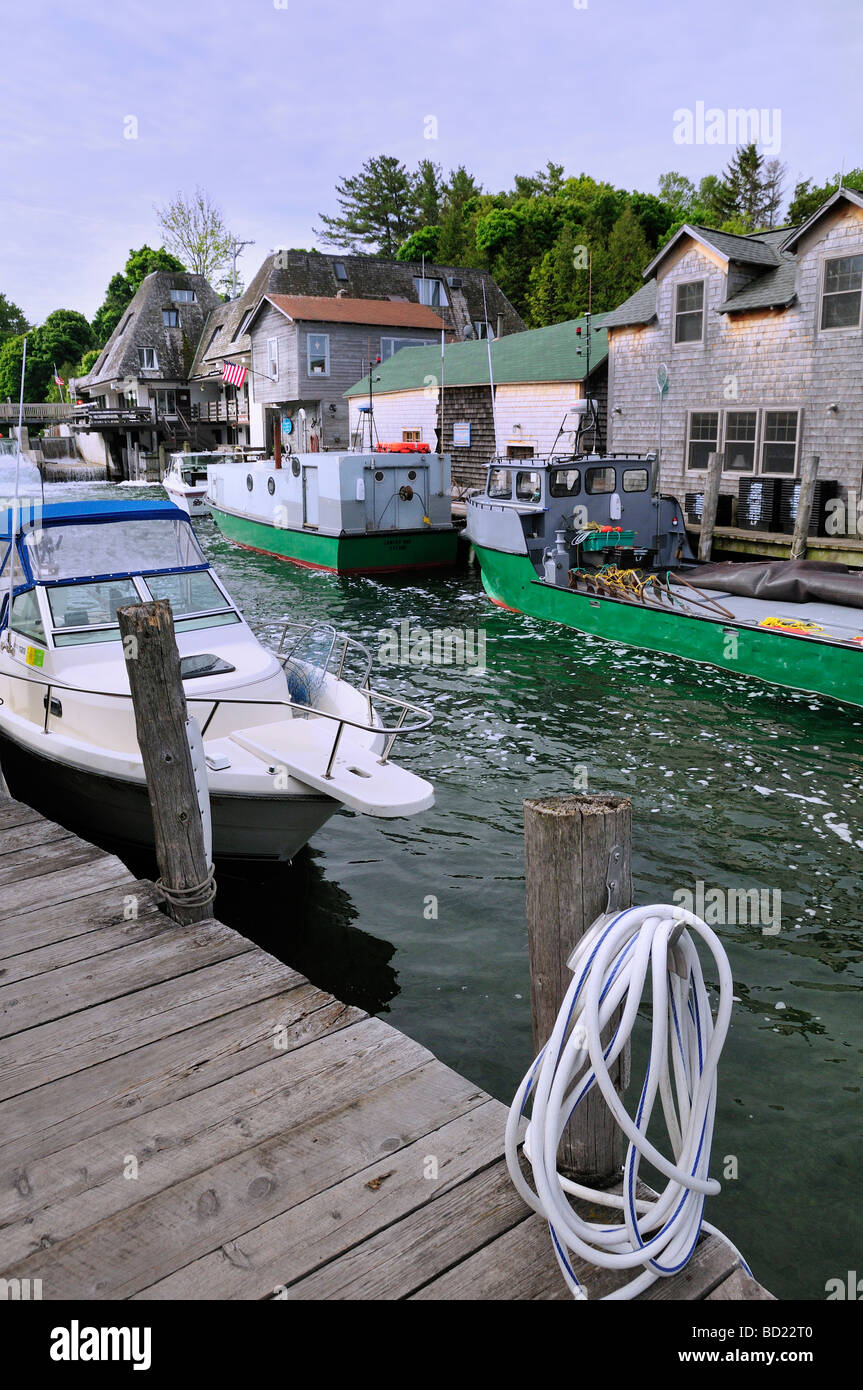 Angelboote/Fischerboote vertäut am Fishtown in der Stadt von Leland Michigan Stockfoto