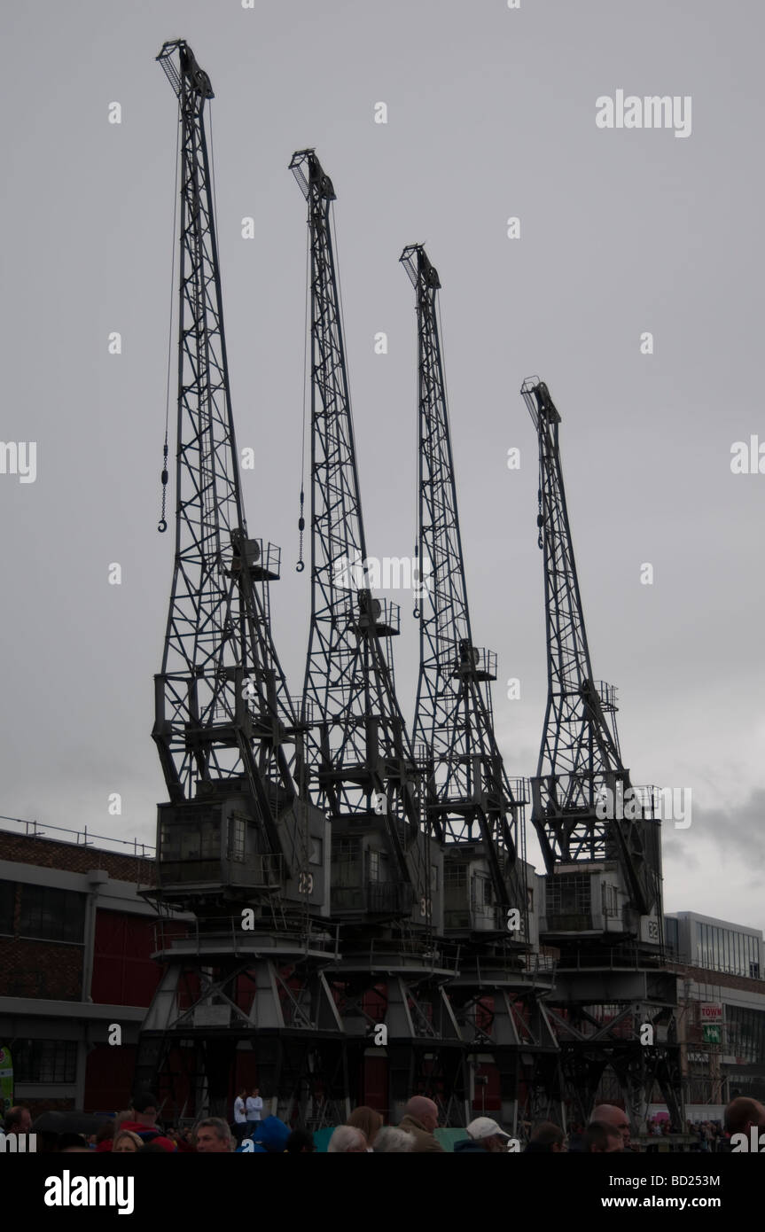 Bristol Hafen Krane an den Docks Stockfoto