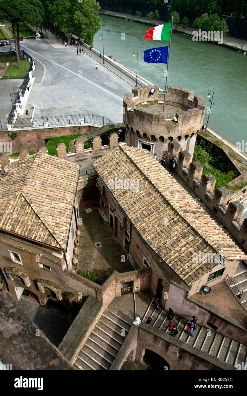 Castel Sant Angelo oder Maulwurf di Adriano oder Castellum Crescentii von Ponte Elio über den Fluss Tiber Rom Italien Stockfoto