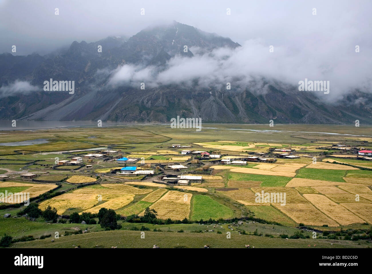 Ackerland in Tibet, China Stockfoto