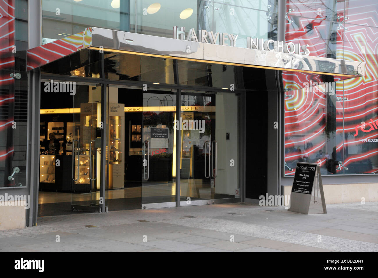 außen von Harvey Nichols auf neue Kathedrale Straße Manchester uk Stockfoto