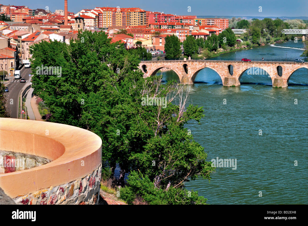 Spanien, Zamora: Blick auf die Puente de Piedra und Fluß Duero Stockfoto