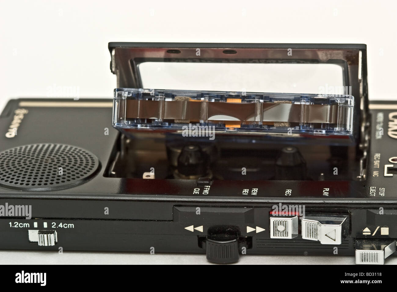 Kleine persönliche Tonbandgerät mit seiner Band Halter offen Stockfoto