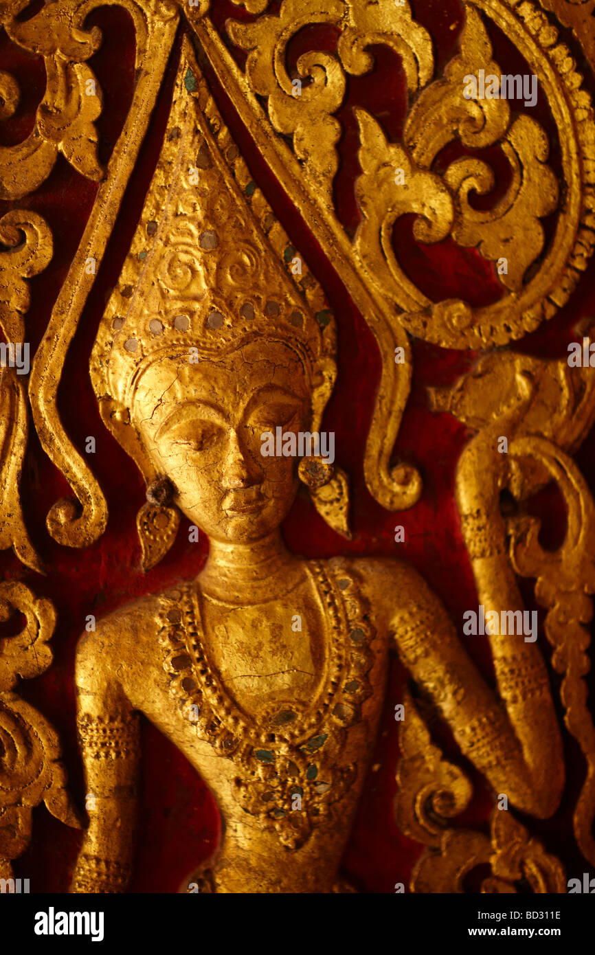 Detail des Schnitzwerks innerhalb Wat Mai, Luang Prabang, Laos Stockfoto