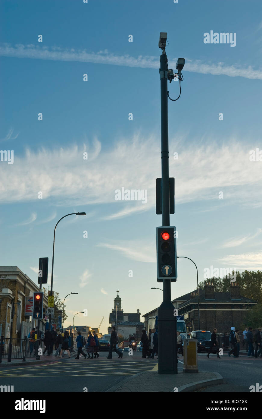 Fußgängerüberweg in New Cross Gate Station Stockfoto