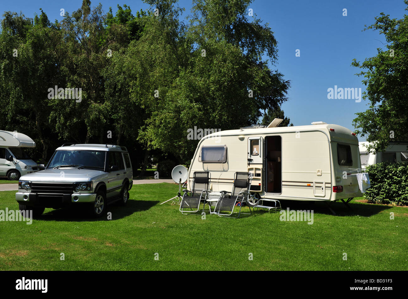 Camping und Caravaning in einem angenehmen Land Caravan park Stockfoto
