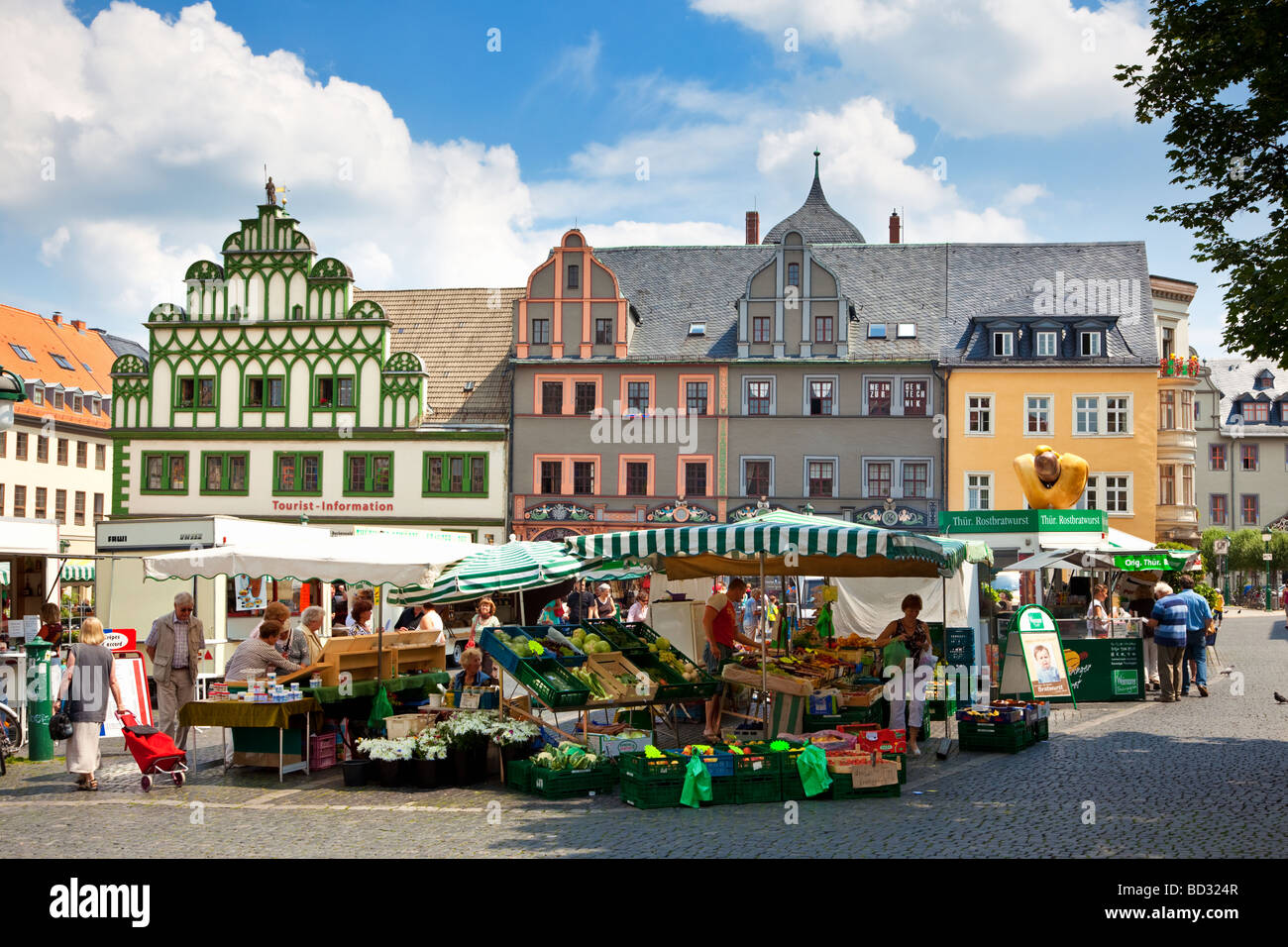 Weimar Deutschland Europa - Marktplatz mit Lucas Cranach Haus hinter Stockfoto