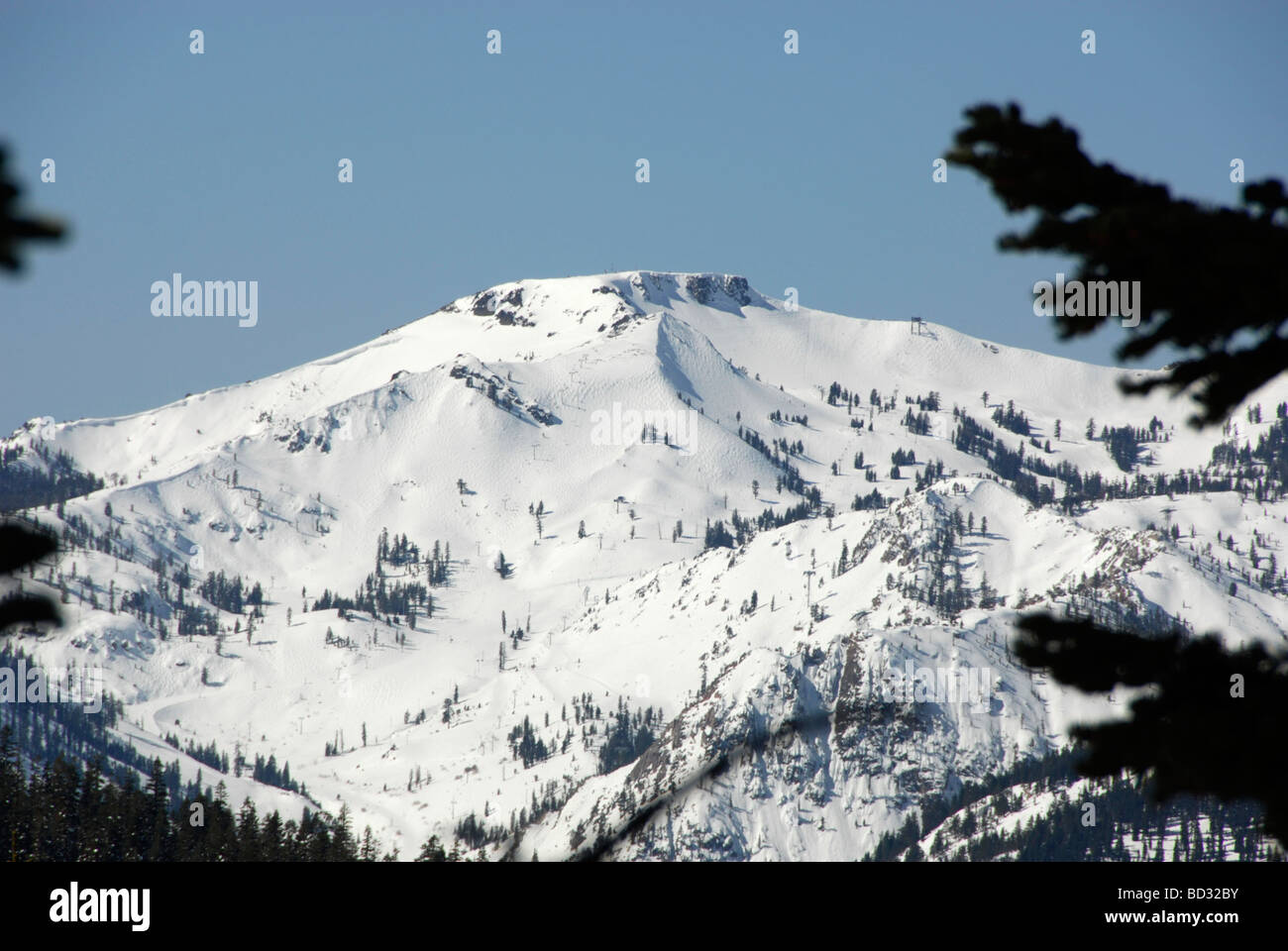 Palisades Klippen von Squaw Valley USA von Northstar at Tahoe aus gesehen Stockfoto