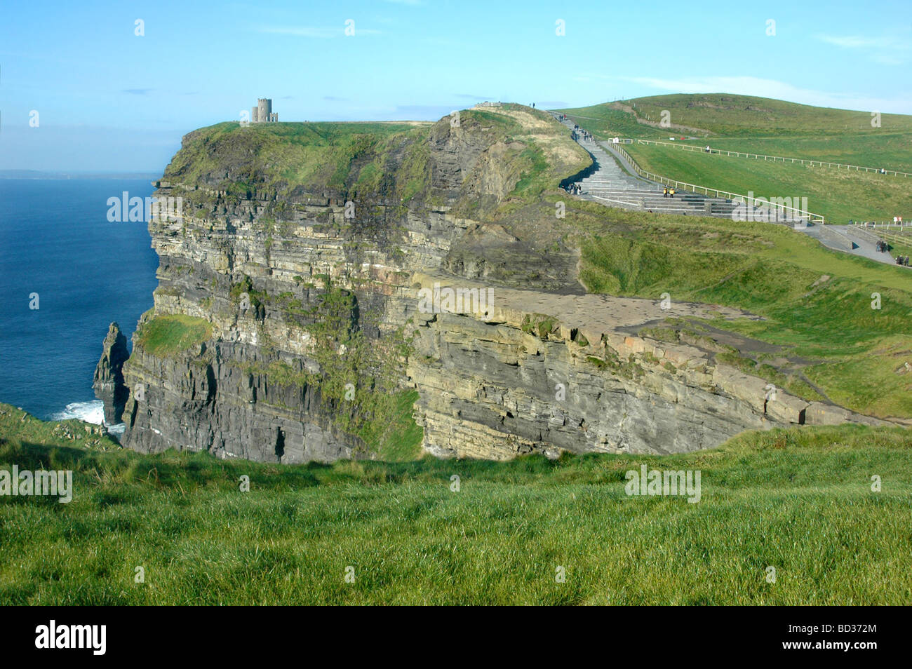 Klippen von Moher, O'Briens Tower, County Clare, Irland Stockfoto