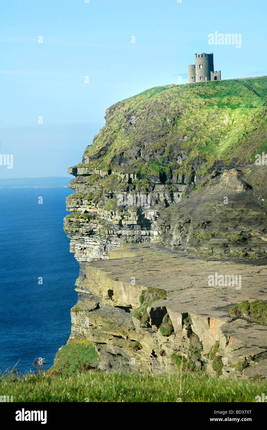 Klippen von Moher, O'Briens Tower, County Clare, Irland Stockfoto