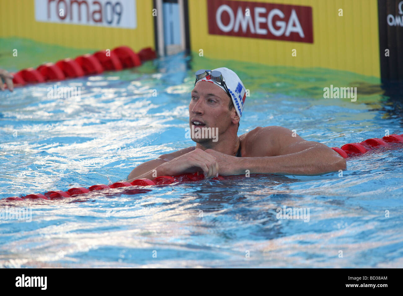 Alain Bernard FRA im Wettbewerb mit den 100 m Freistil Finale bei der FINA World Swimming Championships Rom Italien Stockfoto