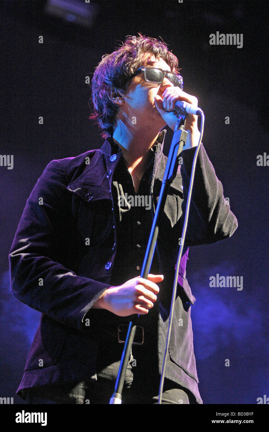 Strichen uns Rock-Gruppe auf dem V Festival in Chelmsford im August 2004 mit Julian Casablancas am Gesang Stockfoto