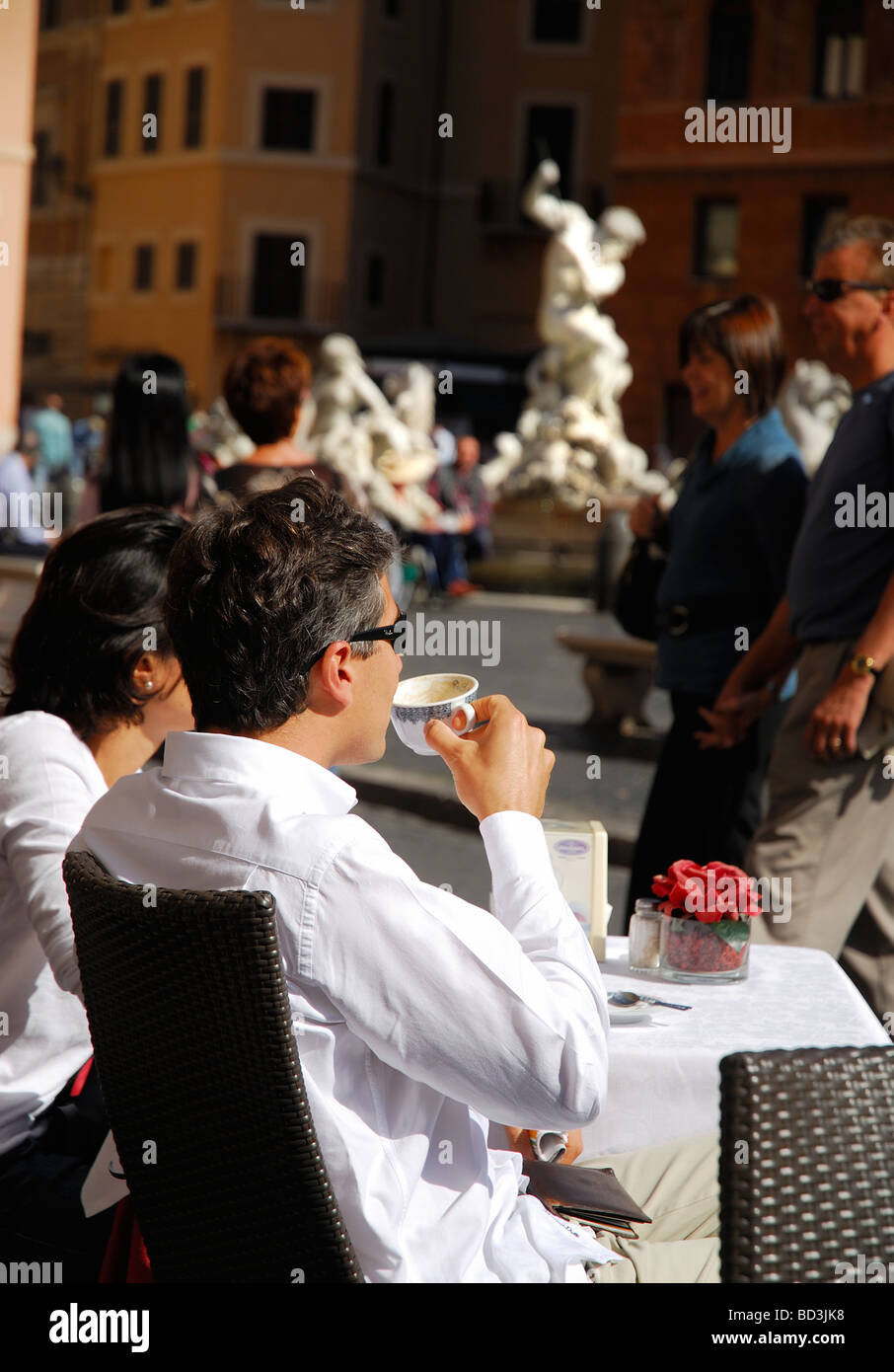 Paar, trinken Kaffee auf der Piazza Navona, Rom, Italien Stockfoto
