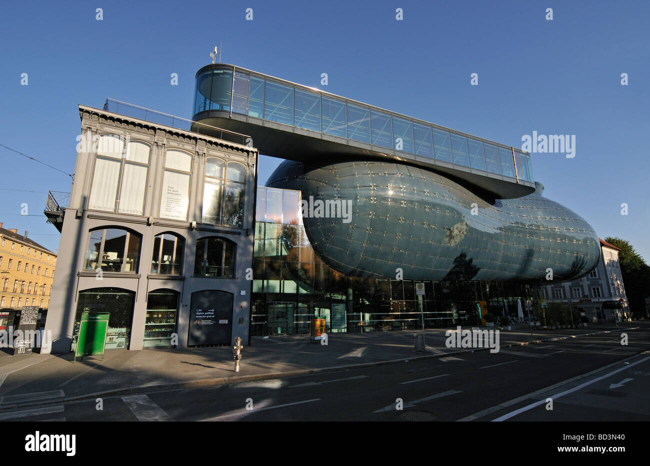 Moderne Gebäude des Kunsthauses Museum für zeitgenössische Kunst von ...