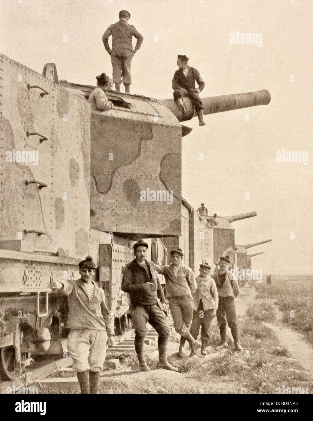 Ein gepanzerter Zug montiert mit 190 Kaliber Kanonen. Stockfoto