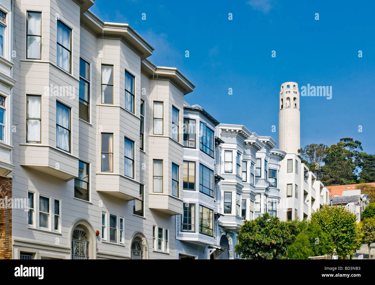 "Nordstrand" Nachbarschaft mit "Coit Turm", San Francisco, Kalifornien. Stockfoto