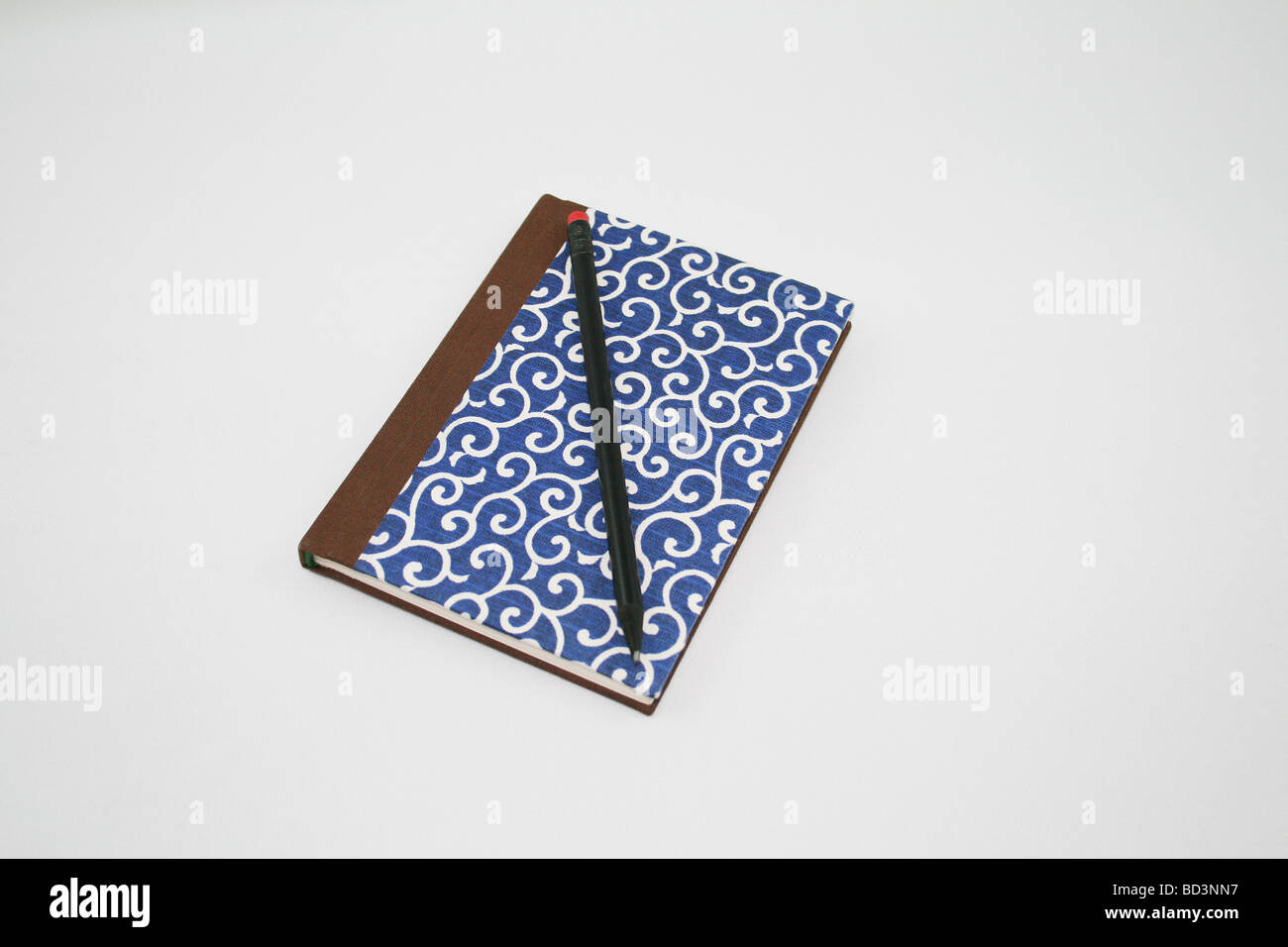 Tagebuch auf weißem Hintergrund Stockfoto