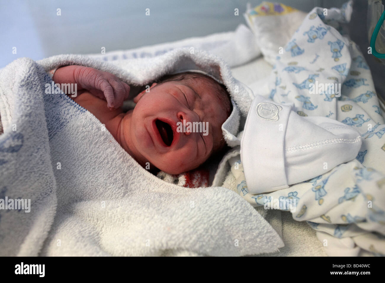 Newborn hospital cot Fotos und Bildmaterial in hoher Auflösung Alamy