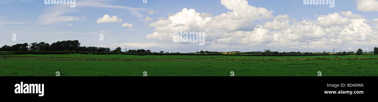 Panorama von Feldern und Ackerland Stockfoto