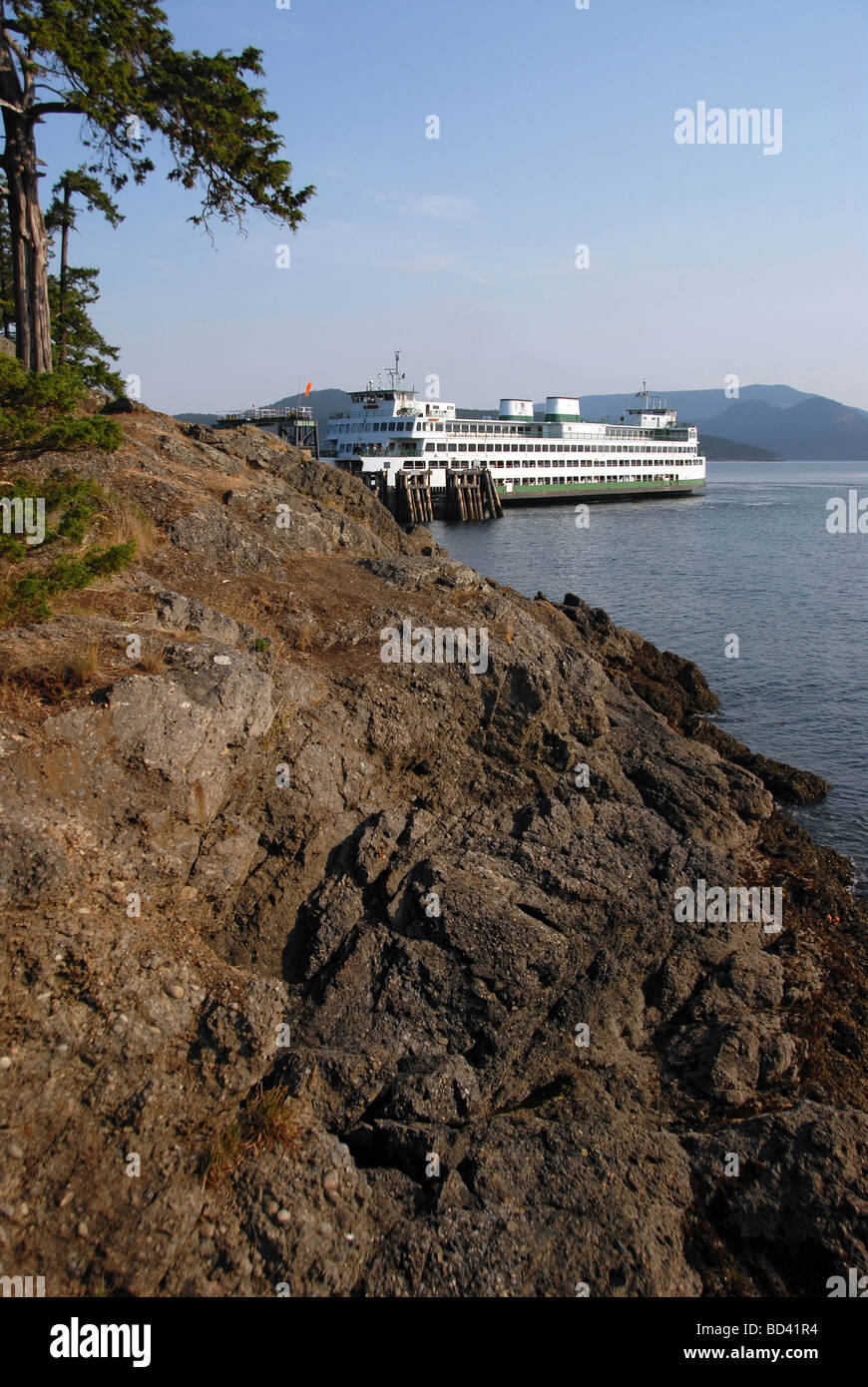 Washington State Ferry Andocken an Lopez Island, San Juan Islands, Washington, USA Stockfoto