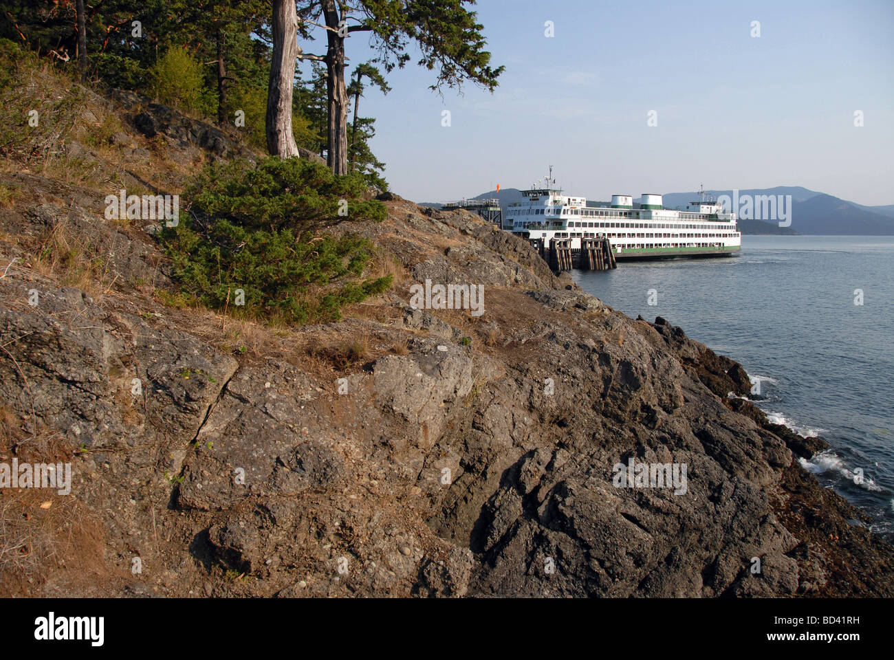 Washington State Ferry Andocken an Lopez Island, San Juan Islands, Washington, USA Stockfoto