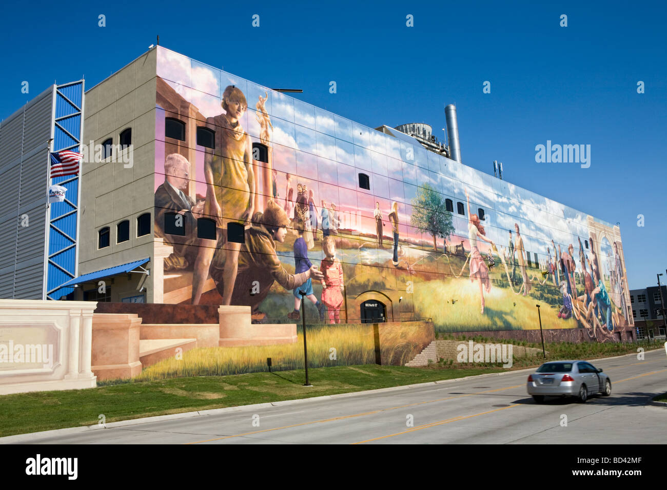 Wandbild von Meg Saligman betitelten fruchtbaren Boden in Omaha Nebraska ist eine der größten Wandbilder in der Welt Stockfoto