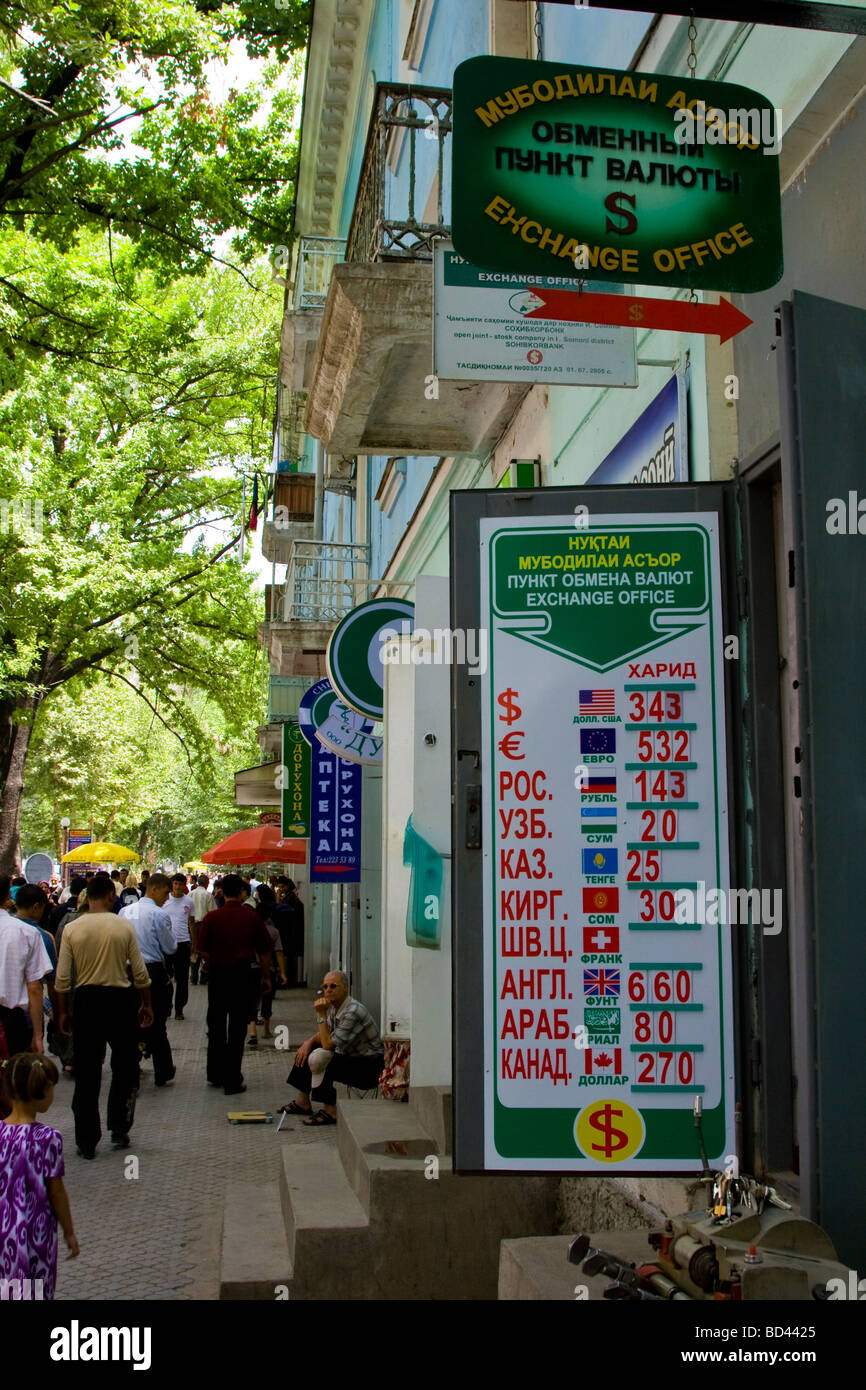 Wechsler Geldsätze in Duschanbe Tadschikistan Stockfoto