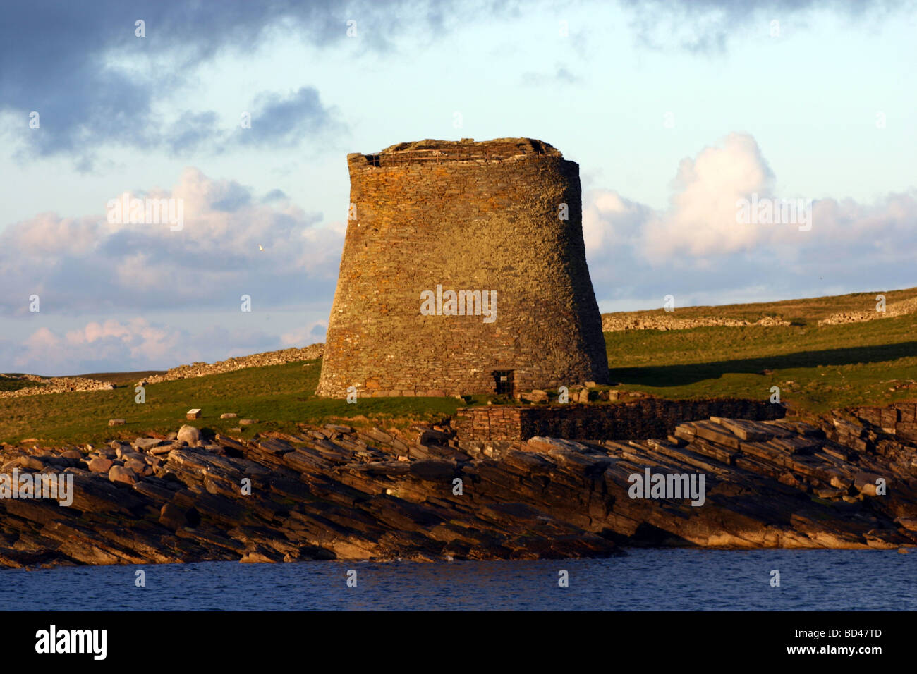 Alten Mousa Eisenzeit Broch auf der Insel Mousa auf den Shetland-Inseln in Schottland Stockfoto