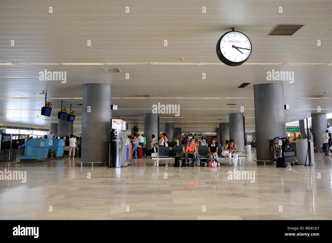 Warten auf den Flug. Der Flughafen von Fuerteventura, Kanarische Inseln, Spanien Stockfoto