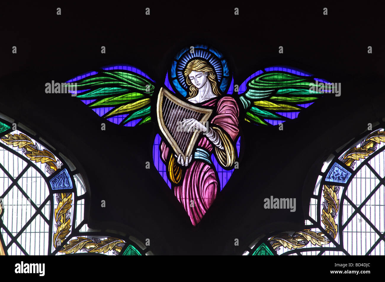 Engel Musiker Glasmalerei im St.-Nikolaus-Kirche, Warwick, Warwickshire, England, UK Stockfoto