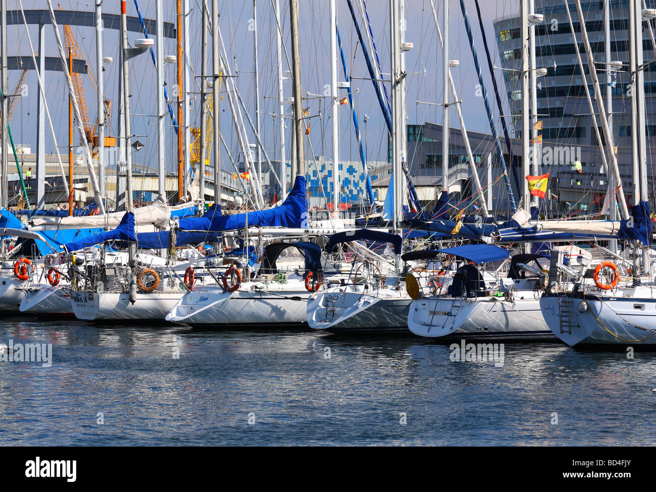 Yachten und Segelboote Port Vell Barcelona Catalunya Spanien Stockfoto
