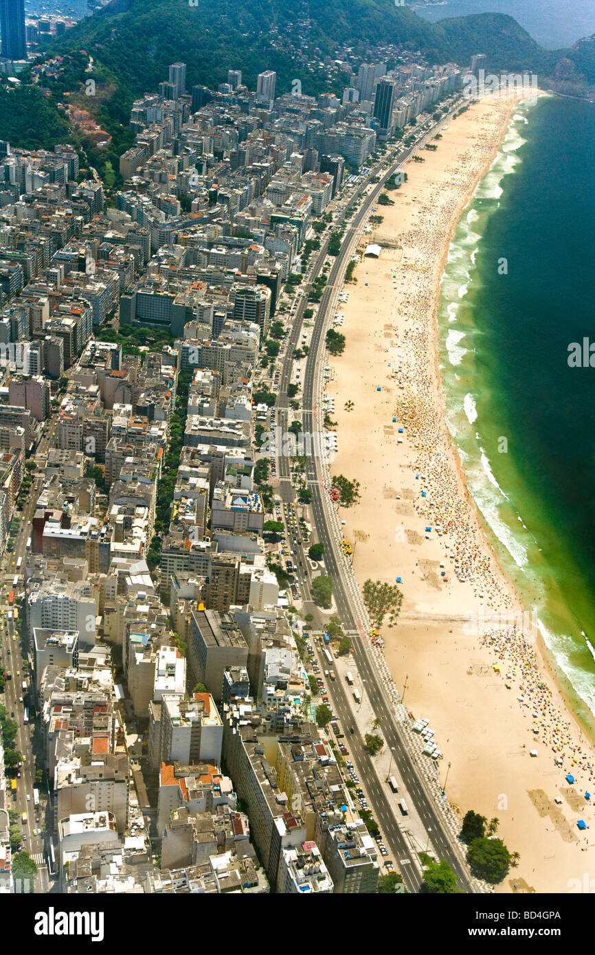 Luftaufnahme des weltberühmten Copacabana Strand in Rio De Janeiro in Brasilien Stockfoto