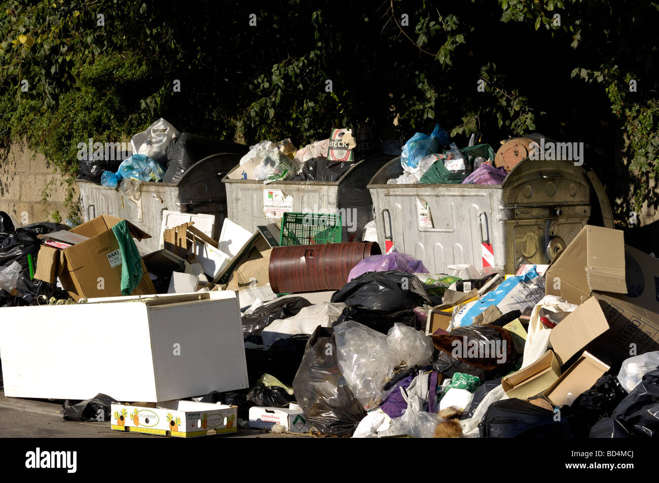 Trinkgeld im öffentlichen Straßenverkehr von Sorrent durch kommunale Workers Strike, Sorrento, Italien zu fliegen. Stockfoto