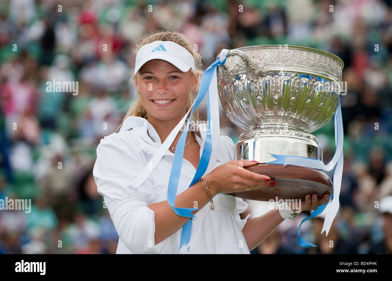 Caroline Wozniacki gewinnt AEGON International 2009 Tennisturnier mit Trophäe Stockfoto