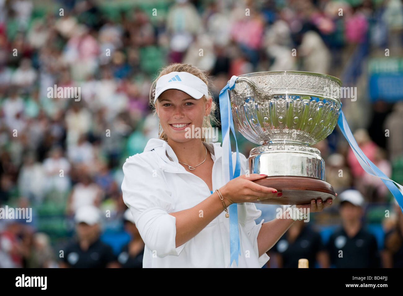 Caroline Wozniacki gewinnt AEGON International 2009 Tennisturnier mit Trophäe Stockfoto