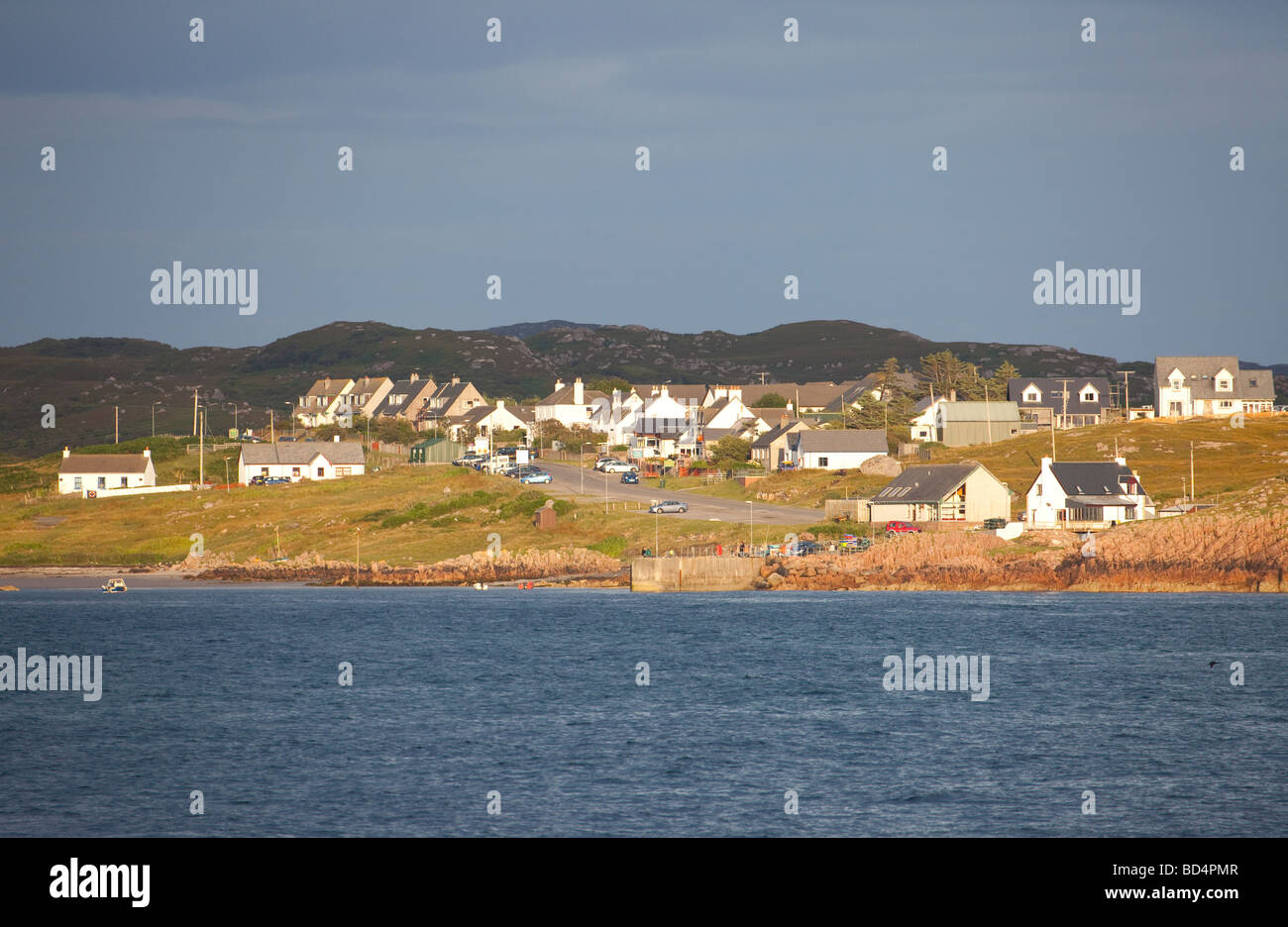 Fionnphort auf der Insel Mull, wie aus der kleineren Insel Iona. Beide sind Inseln der Inneren Hebriden Gruppe Stockfoto