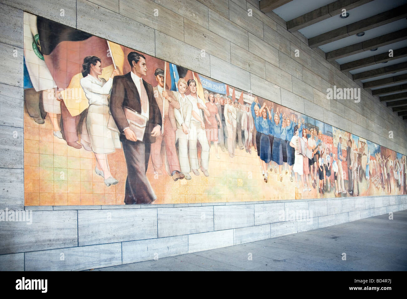 Wandbild - Aufbau der Republik von Max Lingner auf deutschen Finanzministerium, Wilhelmstraße, Berlin, Deutschland Stockfoto