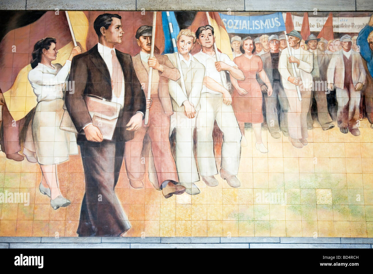 Wandbild - Aufbau der Republik von Max Lingner auf deutschen Finanzministerium, Wilhelmstraße, Berlin, Deutschland Stockfoto