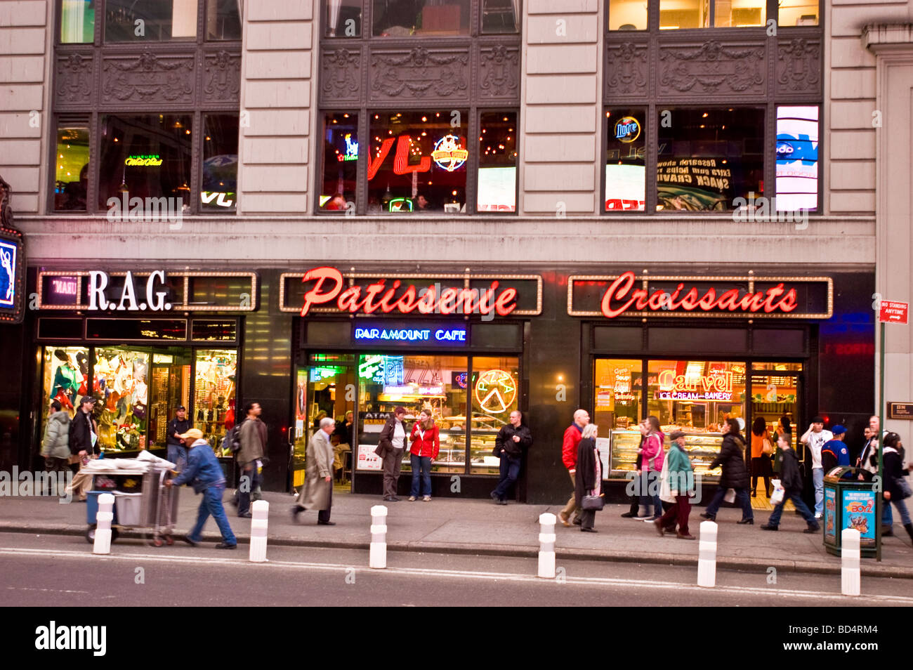 Konditorei Croissants Bäckerei am Times Square 7th Avenue und 44th Street Manhattan, New York City, USA Stockfoto