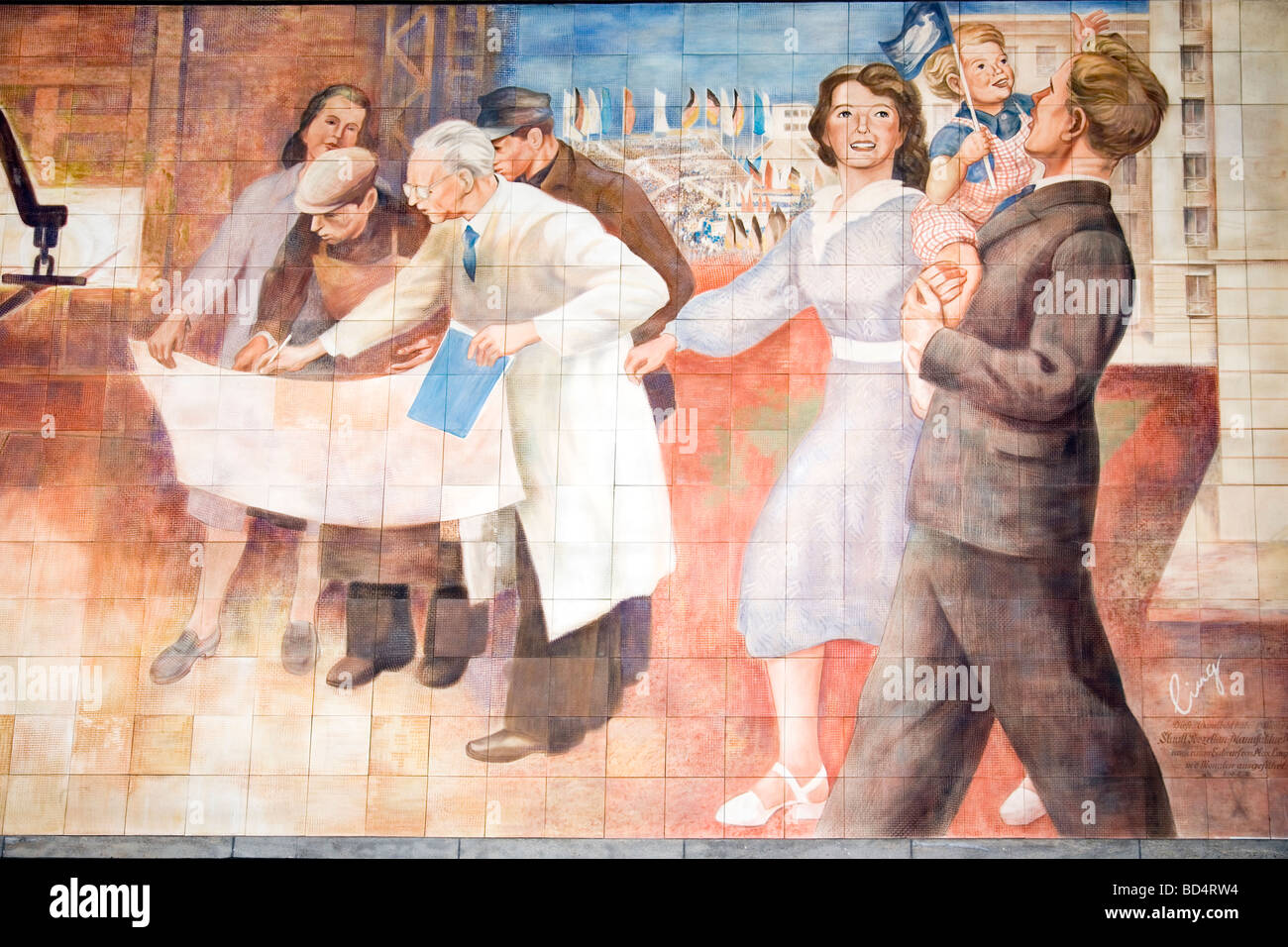 Wandbild - Aufbau der Republik von Max Lingner auf deutschen Finanzministerium, Wilhelmstraße, Berlin, Deutschland Stockfoto
