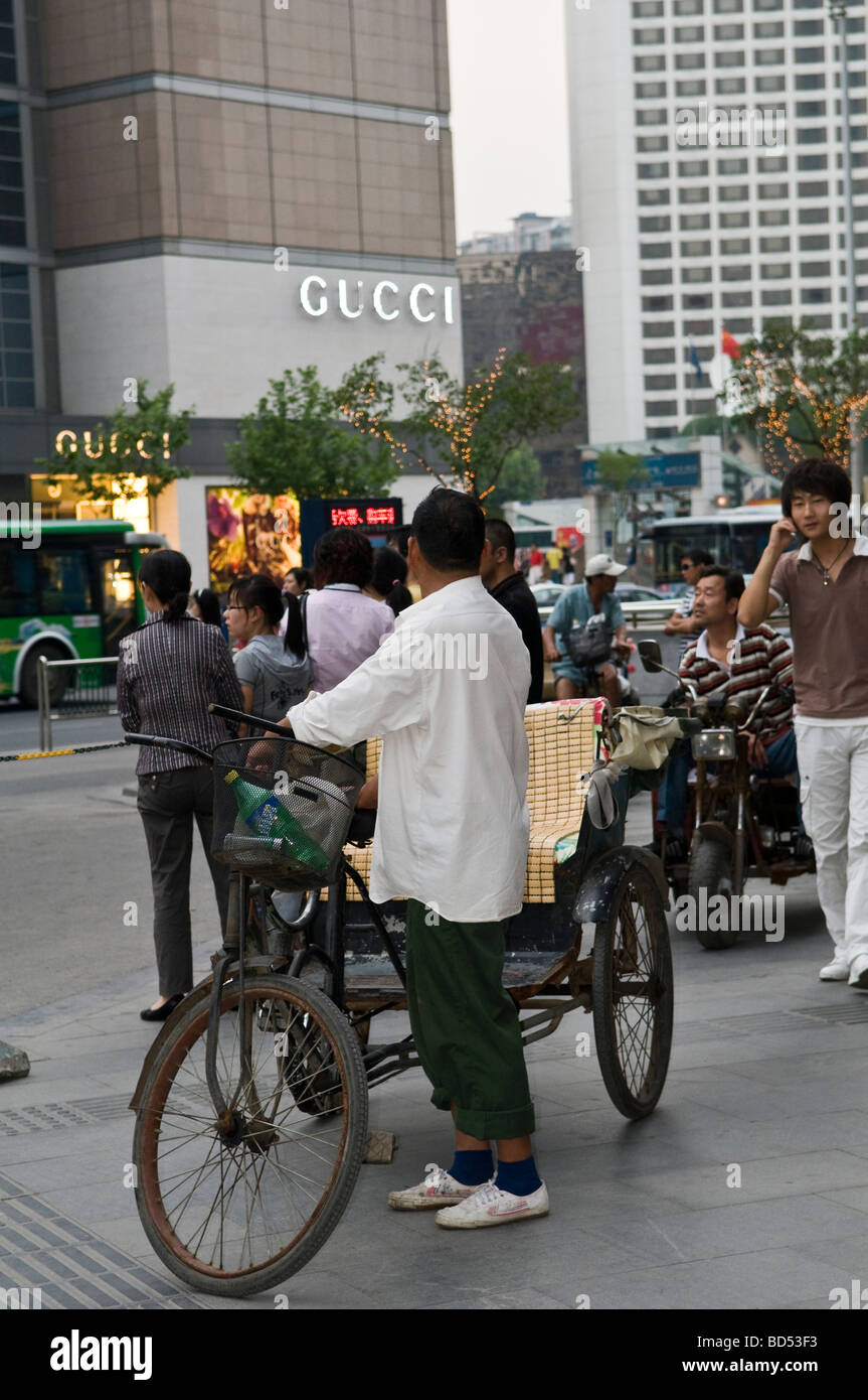 Traditionelle Fahrradrikscha in der Innenstadt von Nanjing. Stockfoto