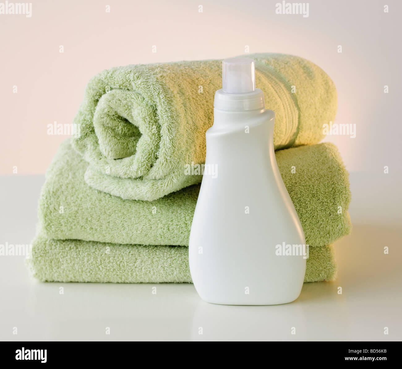 Handtücher und Waschmittel Stockfoto