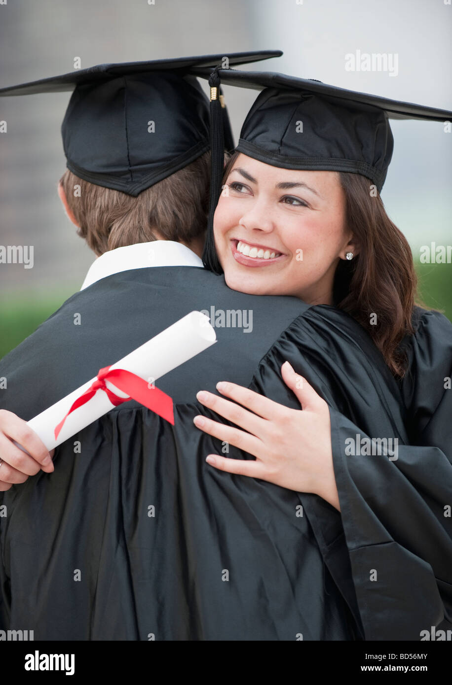 Eine junge Frau und junger Mann seinem Abschluss Stockfoto