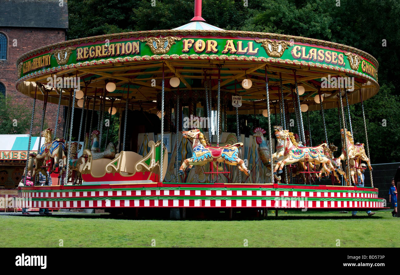 Viktorianische Merry Go Round in Blists Hill viktorianischen Stadt Stockfoto