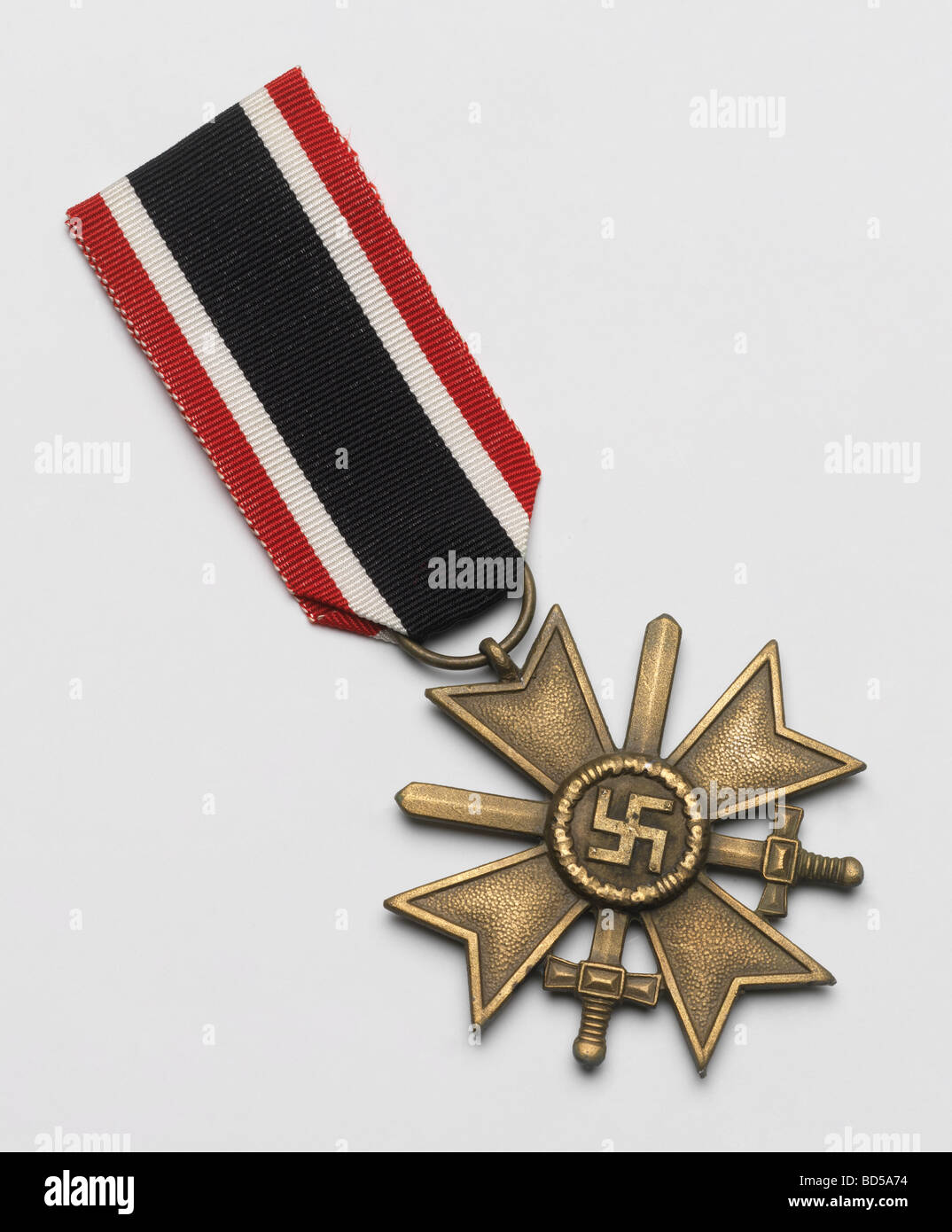 Deutsche Medaille aus dem 2. Weltkrieg. Darf nicht in Ländern verwendet werden, in denen das Swastika-Bild verboten ist. Stockfoto
