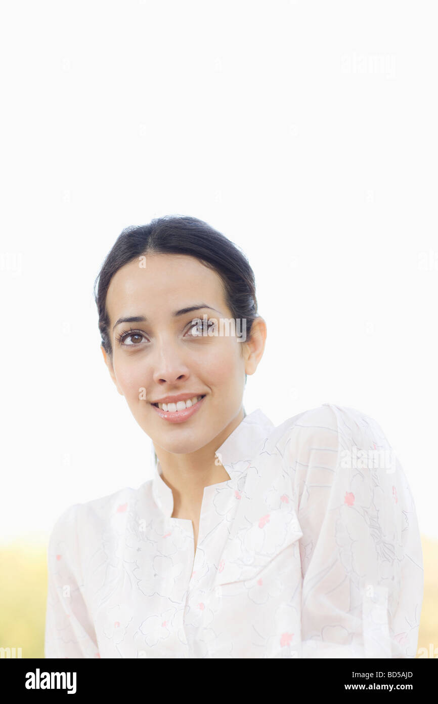 Eine Frau im freien Lächeln Stockfoto