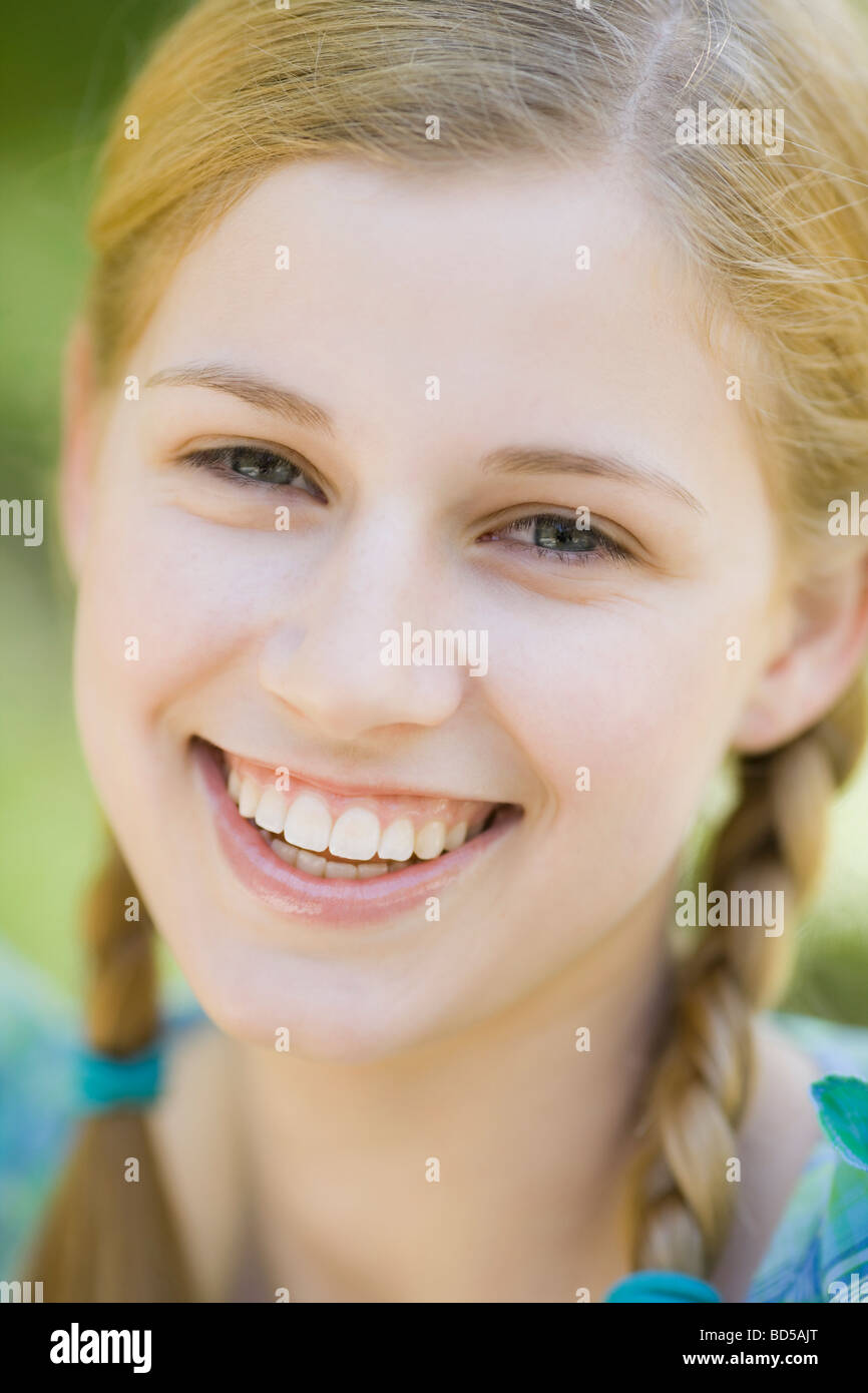 Eine Frau im freien Lächeln Stockfoto