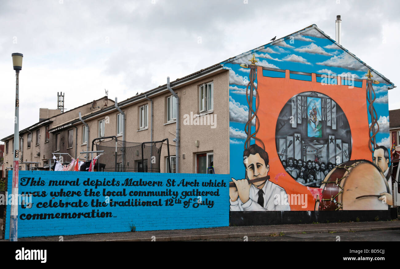 Belfast Wandbild Darstellung Malvern Straße Arch, wo Protestanten traditionell versammelt, um den 12. Juli zu feiern. Stockfoto