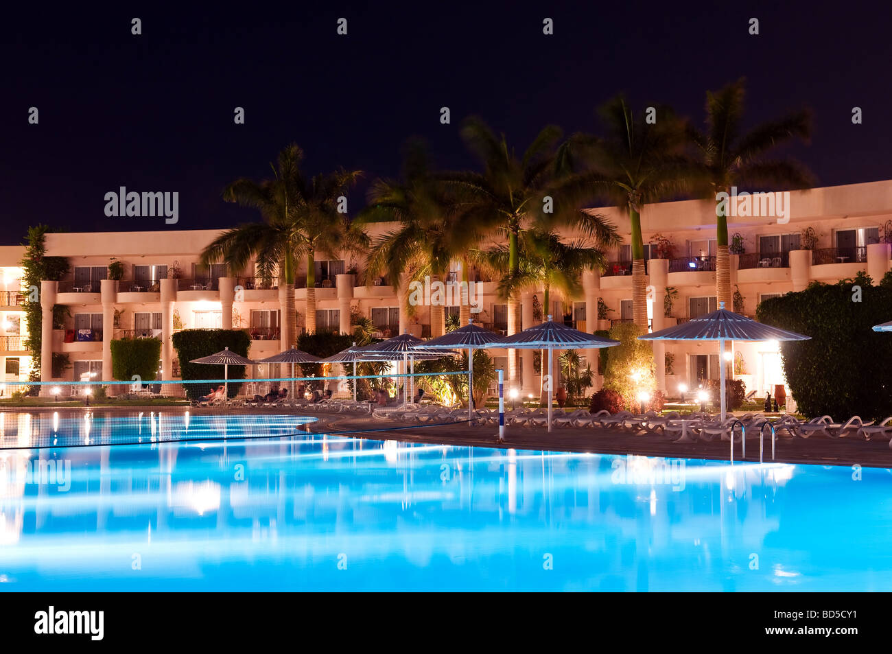 Luxus-Resort am Abend Leuchtkraft Stockfoto